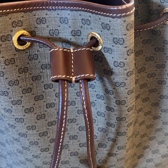 Authentic vintage Gucci bucket bag. In pristine condition. Micro GG. - Picture 9 of 11